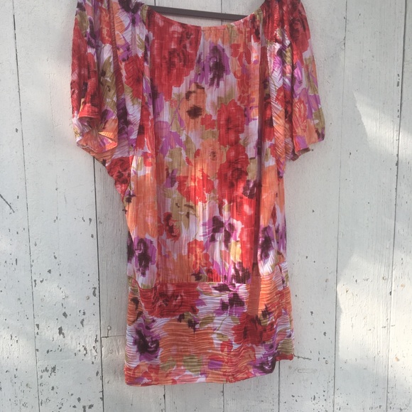 Tryst floral tunic. L. Gorgeous! - Picture 4 of 5